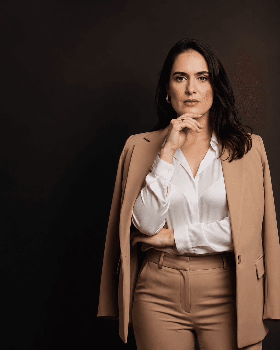 Ana Castro, criadora do Método ELA, em postura de presença e autoridade